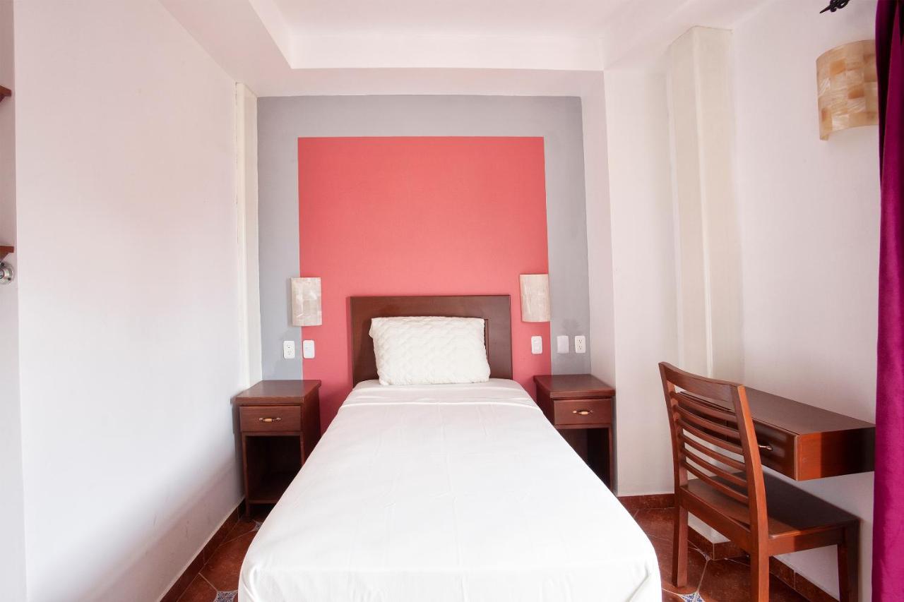Capital O Casa Real Hotel Huauchinango Exterior photo